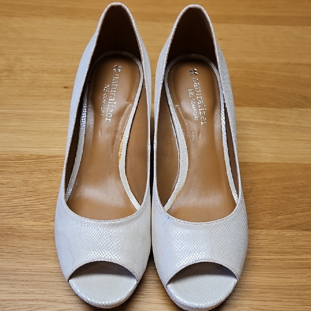 Naturalizer Women's Cream Peep Toe Heels